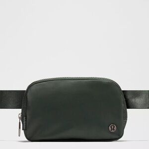 Lululemon everywhere belt bag in Dark Green